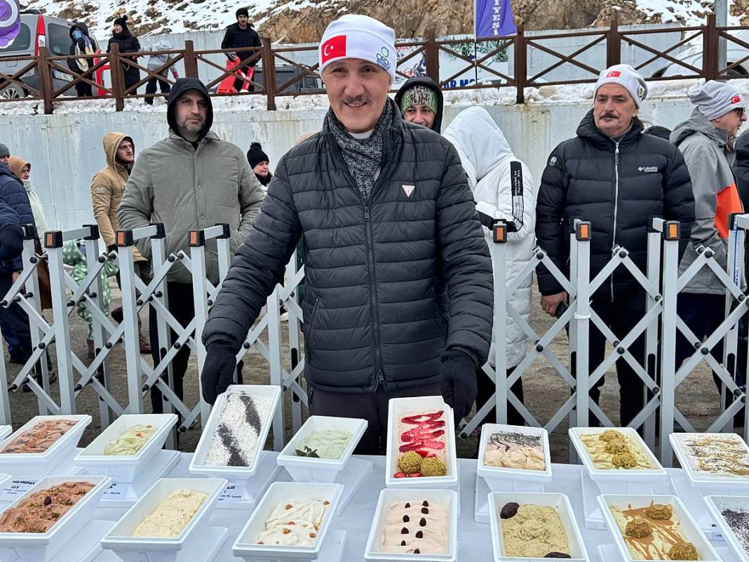 Dünyanın en fazla çeşidi olan dondurması hayrete düşürdü! Guinness Rekorlar Kitabı'na adını yazdırdı 1